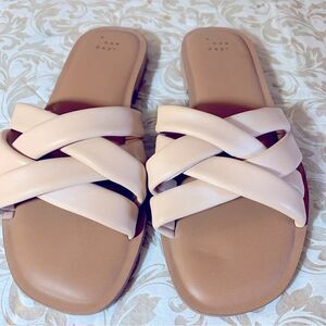 A New Day Sandlas Vlats Vegan Leather Slip On Shoes Wide Width Sz 8.5W Gorgeous